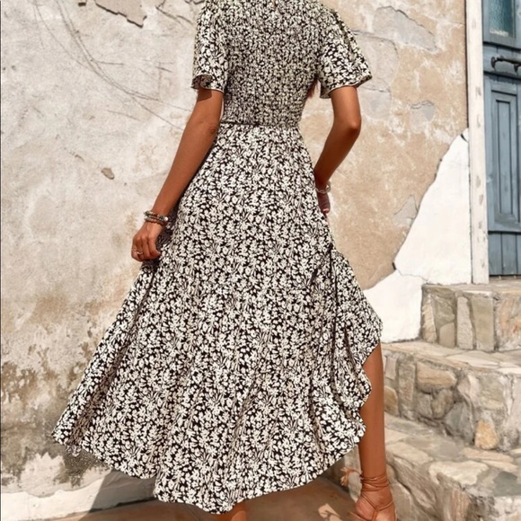 Floral print butterfly sleeve dress - Picture 3 of 3